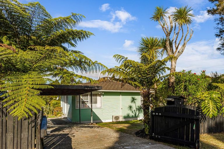 Photo of property in 18 Paewai Road, Glen Eden, Auckland, 0602