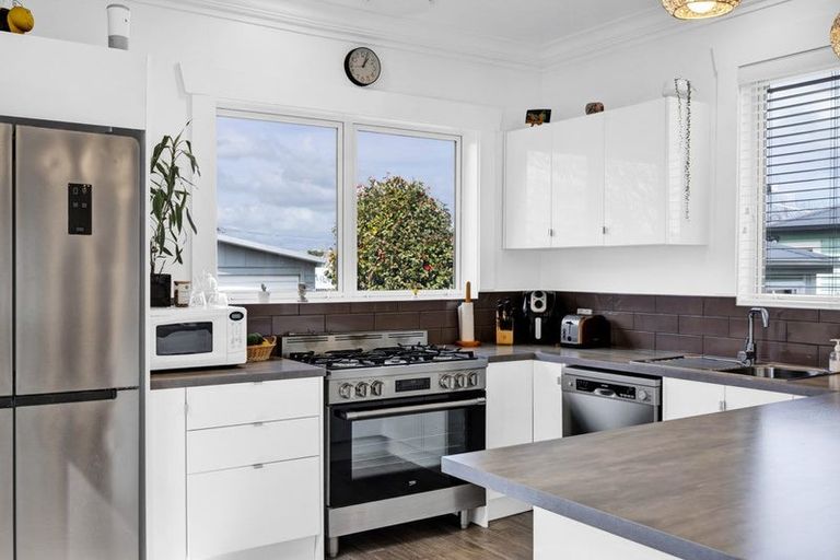 Photo of property in 18 Albion Street, Hawera, 4610