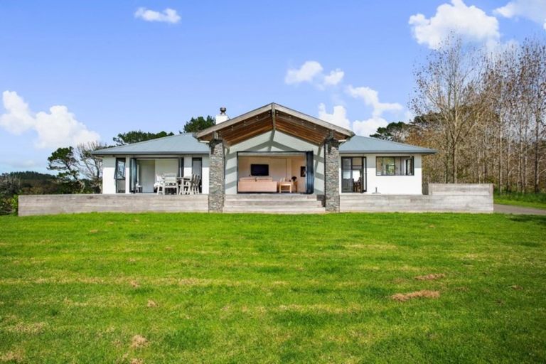 Photo of property in 114 Pomona Road, Kumeu, 0891