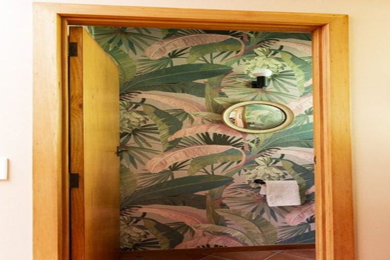 Photo of property in 20 Glenelg Road, Red Beach, 0932