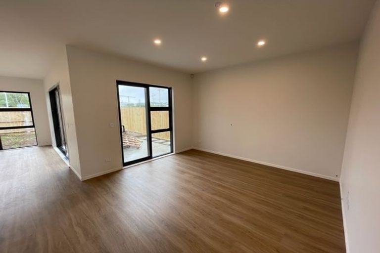 Photo of property in 17 Pilot Drive, Hobsonville, Auckland, 0616