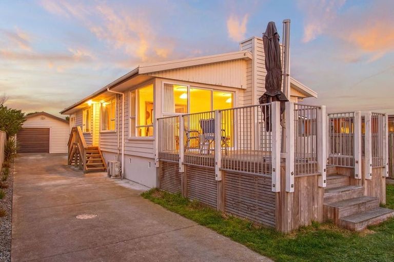 Photo of property in 389 Estuary Road, South New Brighton, Christchurch, 8062