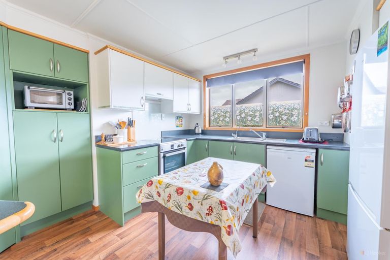 Photo of property in 8 Moorhouse Street, Waimate, 7924