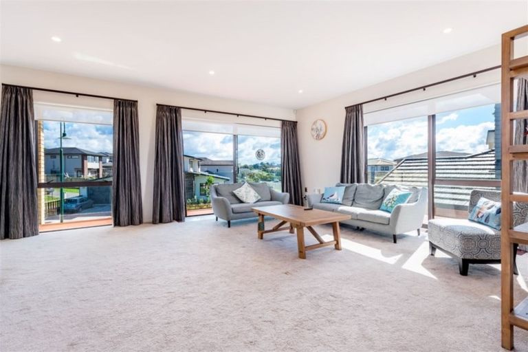 Photo of property in 21 Midhurst Avenue, Henderson, Auckland, 0612