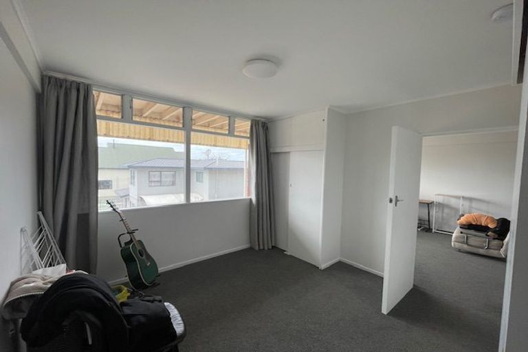 Photo of property in 10/219 Onewa Road, Birkenhead, Auckland, 0626