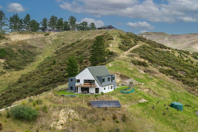 Photo of property in 21 Rochfort Road, Kahuranaki, Havelock North, 4295