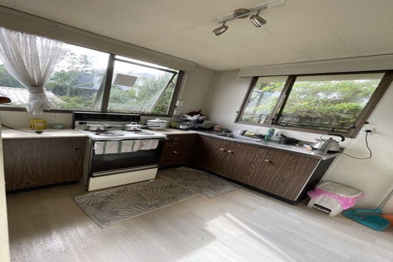 Photo of property in 1/144 Sunset Road, Unsworth Heights, Auckland, 0632