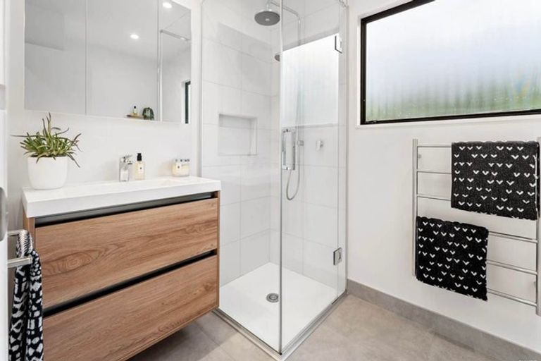 Photo of property in 17 Mona Vale, West Harbour, Auckland, 0618