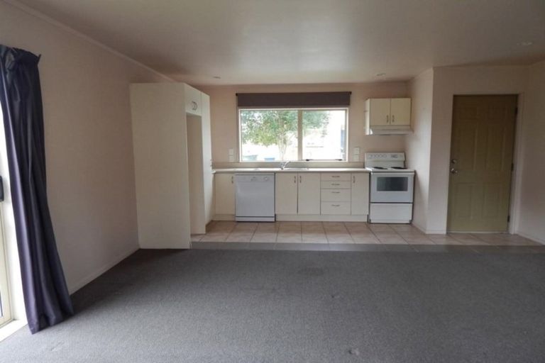 Photo of property in 14 Gina Avenue, Ranui, Auckland, 0612