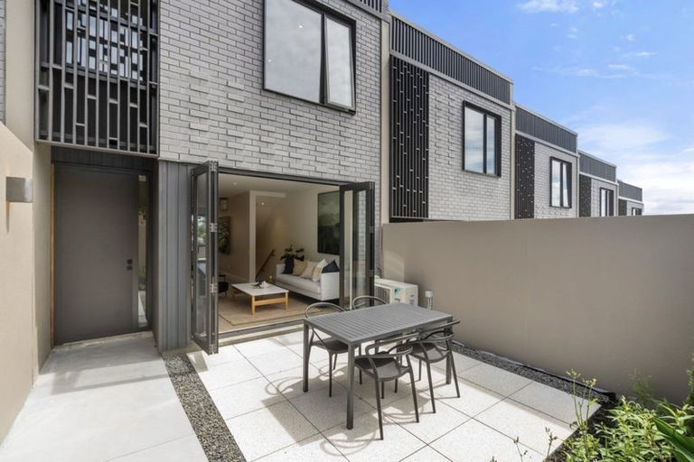 Photo of property in 32 Dudley Road, Inglewood, 4386