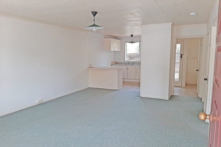 Photo of property in 42 Mildmay Road, Henderson, Auckland, 0610