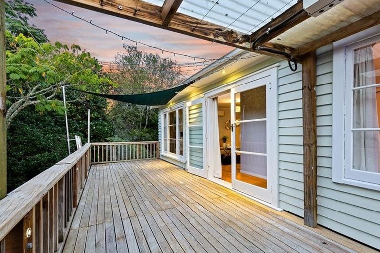 Photo of property in 13 Claverdon Drive, Massey, Auckland, 0614