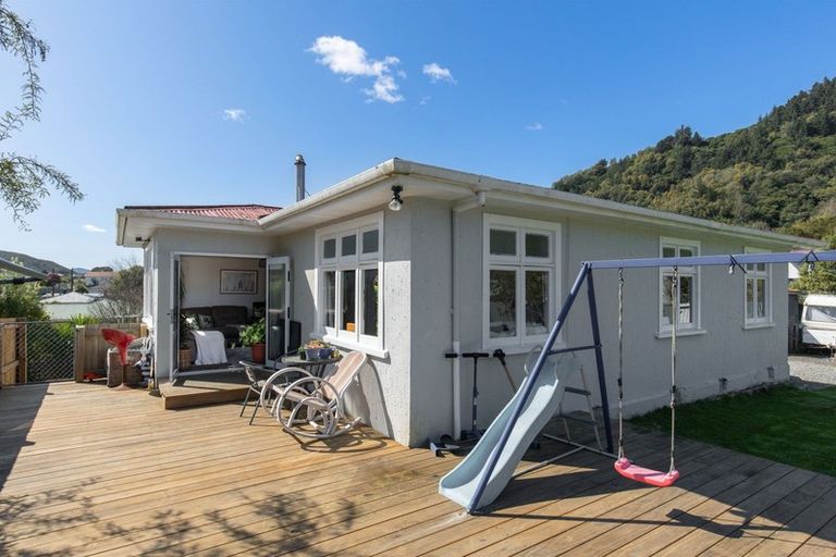 Photo of property in 49a Hampden Street, Picton, 7220