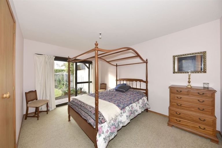 Photo of property in 2/63 Beachville Road, Redcliffs, Christchurch, 8081