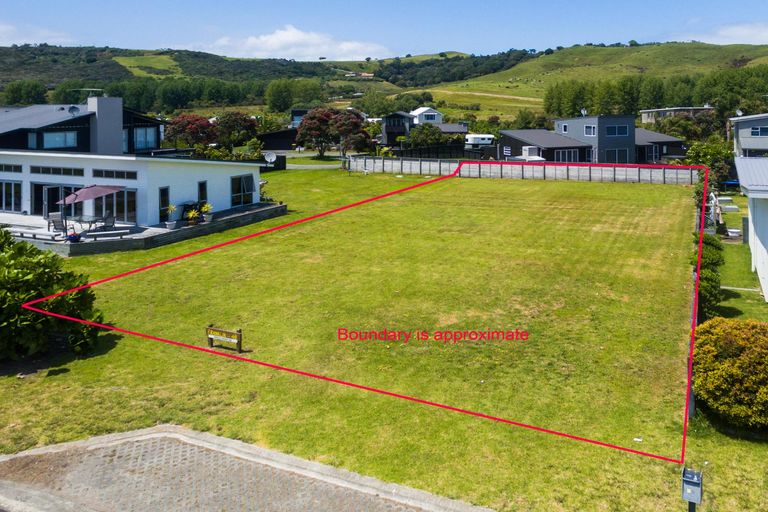 Photo of property in 20 Taumata Road, Omaha, 0986