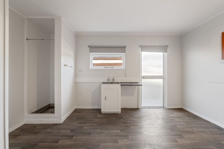 Photo of property in 94 Omata Road, Marfell, New Plymouth, 4310