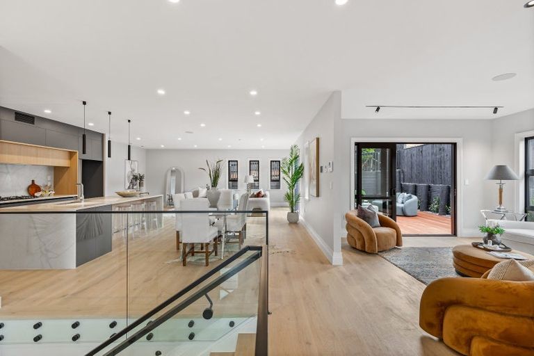 Photo of property in 7 Halcyon Bay Lane, Wainui, 0992