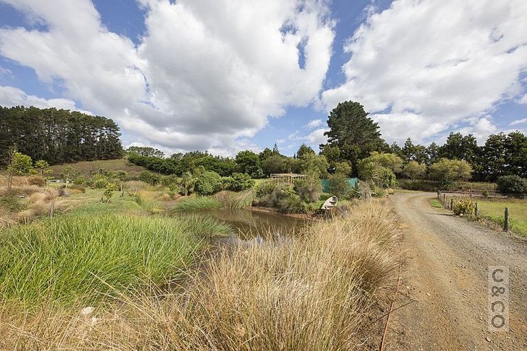Photo of property in 231 Taiapa Road, Muriwai, Waimauku, 0881