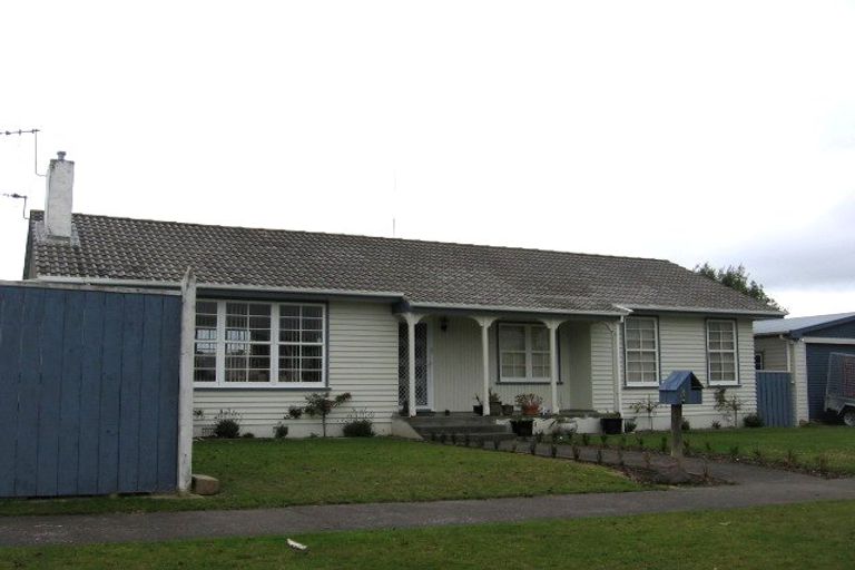 Photo of property in 1 Wairau Place, Kelvin Grove, Palmerston North, 4414