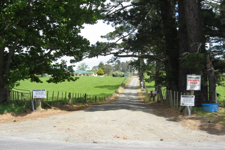 Photo of property in 50 Ross Lane, Kumeu, 0891