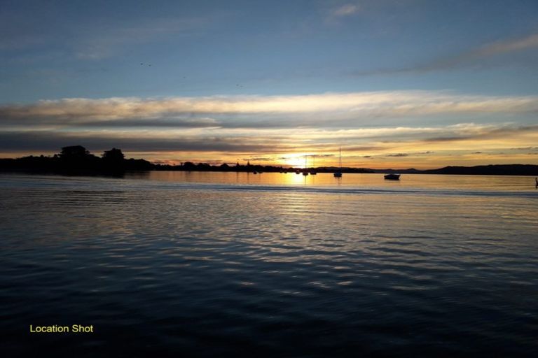 Photo of property in 32 Manaia View Road, One Tree Point, 0118