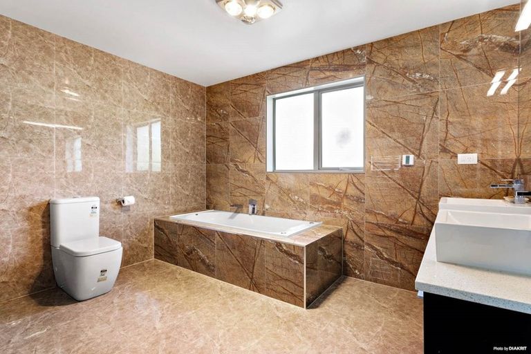 Photo of property in 42 Blacks Road, Greenhithe, Auckland, 0632