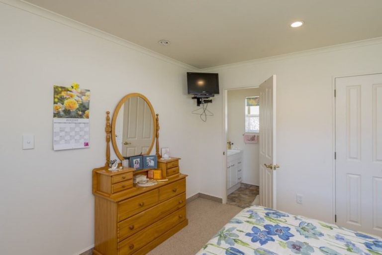 Photo of property in 176 Bath Street, Levin, 5510