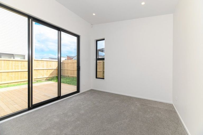 Photo of property in 17 Coast Garden Drive, Hobsonville, Auckland, 0616