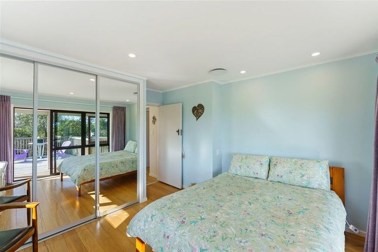 Photo of property in 10 Winara Avenue, Waikanae, 5036
