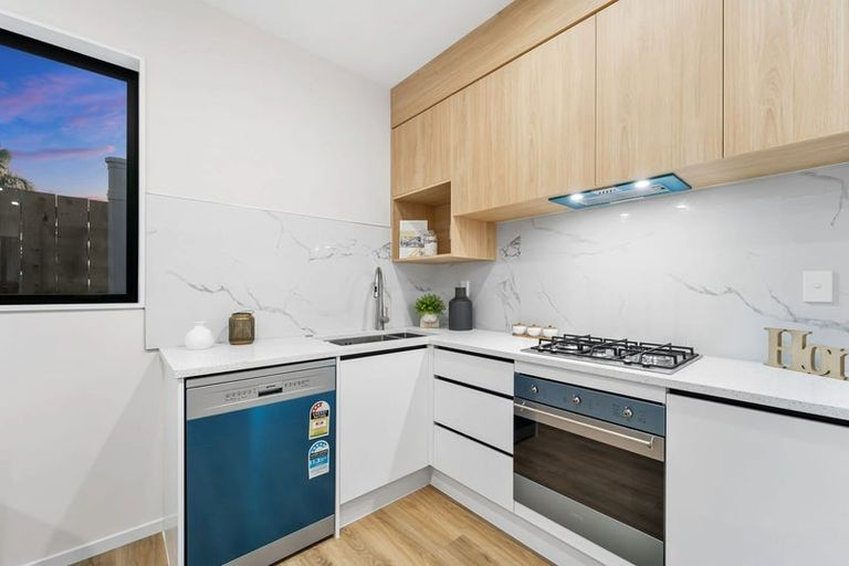 Photo of property in 6/33 Colwill Road, Massey, Auckland, 0614