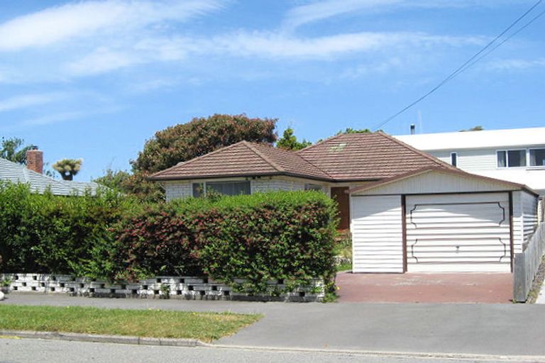 Photo of property in 2/25 Pinehurst Crescent, Russley, Christchurch, 8042
