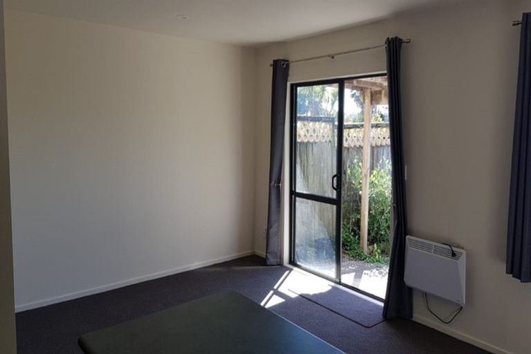 Photo of property in 2/3 Orwell Road, Greenhithe, Auckland, 0632
