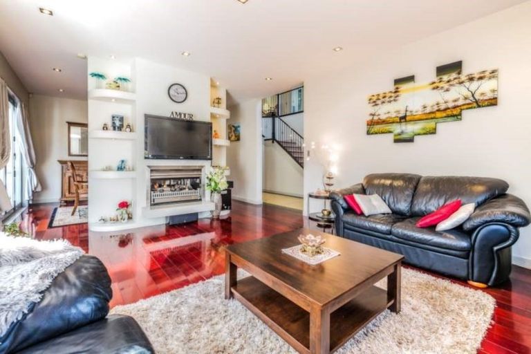 Photo of property in 15 Mana Lane, Pinehill, Auckland, 0632