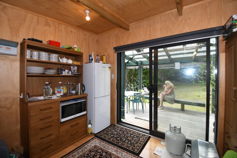 Photo of property in 20 Hillside Crescent, Leigh, 0985