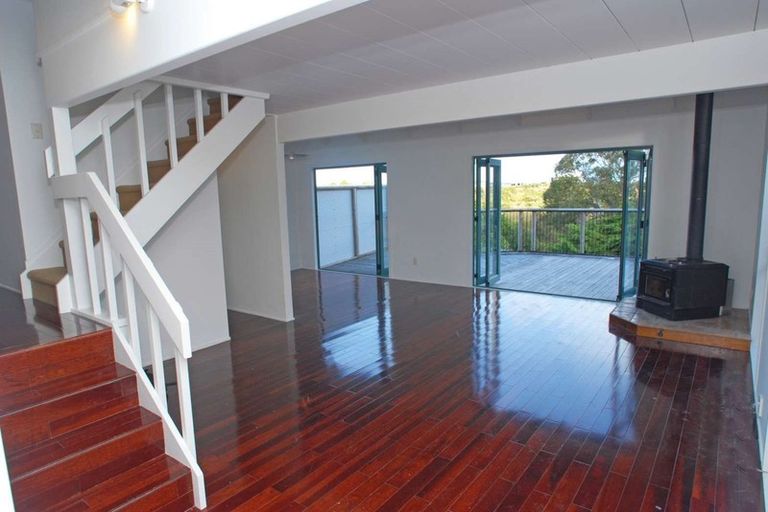 Photo of property in 81 College Road, Northcote, Auckland, 0627