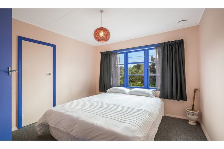 Photo of property in 27 Amundsen Grove, Stokes Valley, Lower Hutt, 5019