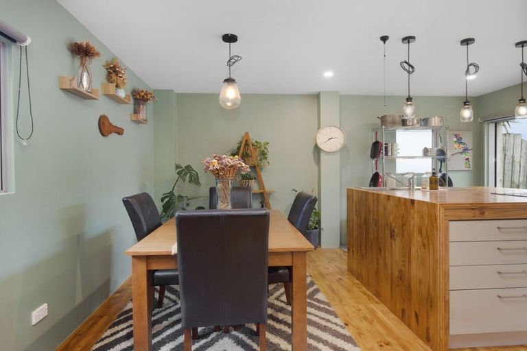 Photo of property in 25a Bell Street, Tawa, Wellington, 5028