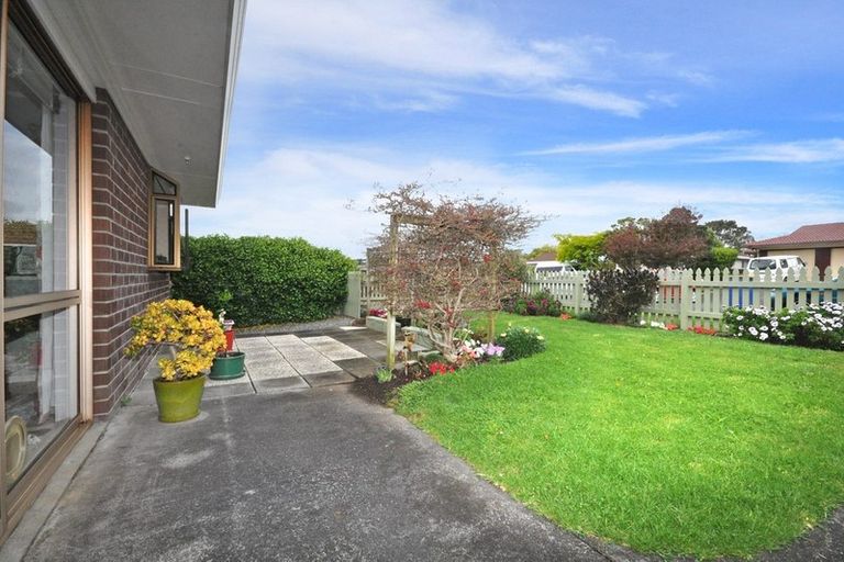 Photo of property in 10 Faith Bullock Place, New Lynn, Auckland, 0600