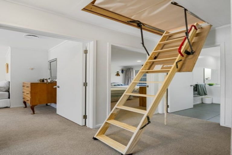 Photo of property in 1/41 Ravenwood Drive, Forrest Hill, Auckland, 0620