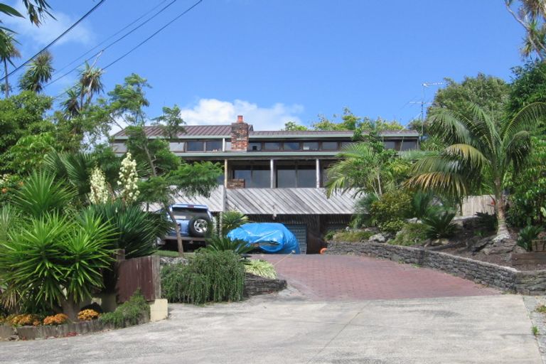 Photo of property in 1/17a Clematis Avenue, Murrays Bay, Auckland, 0630