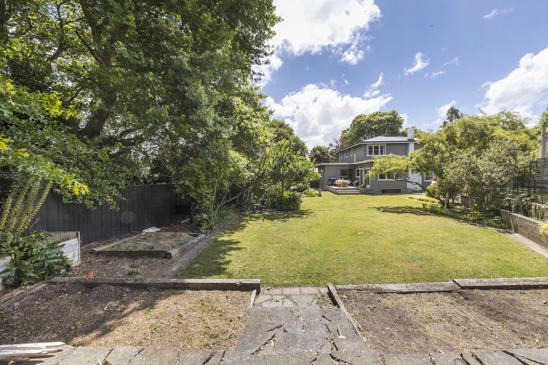 Photo of property in 546 Featherston Street, Roslyn, Palmerston North, 4414