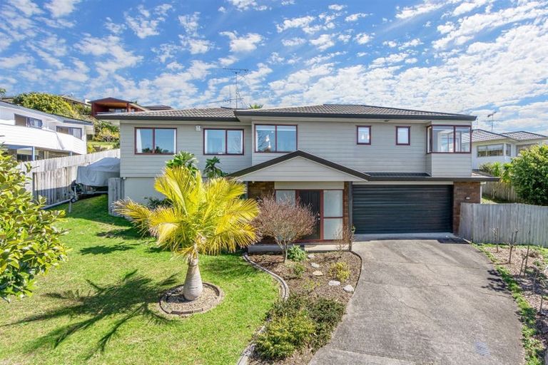 Photo of property in 15 Ballini Rise, West Harbour, Auckland, 0618