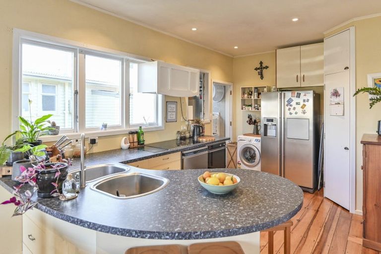 Photo of property in 107 Mcleod Street, Camberley, Hastings, 4120