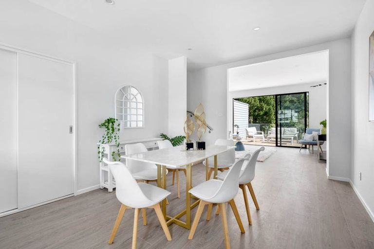 Photo of property in 5/3 Kaimai Avenue, Massey, Auckland, 0614