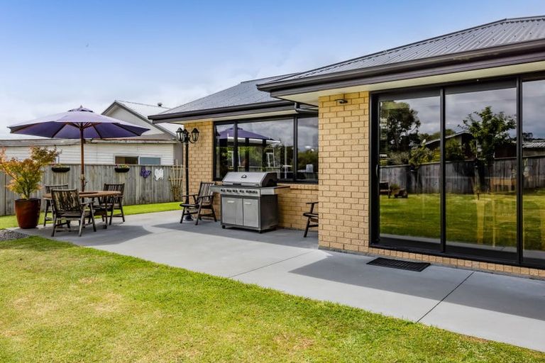 Photo of property in 13 Karaka Street, Merrilands, New Plymouth, 4312