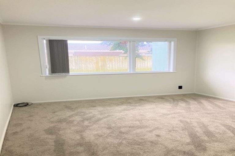 Photo of property in 2/5 Norman Spencer Drive, Papatoetoe, Auckland, 2104