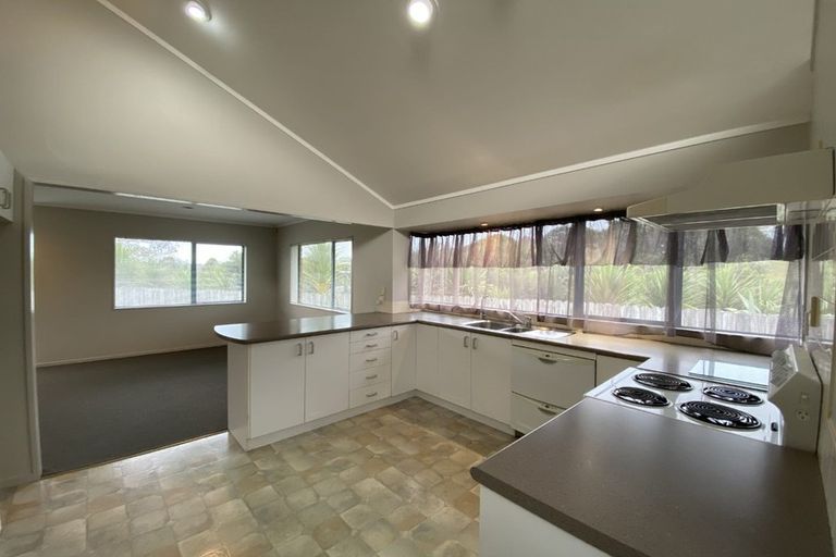 Photo of property in 2/52 Donald Street, Stanmore Bay, Whangaparaoa, 0932