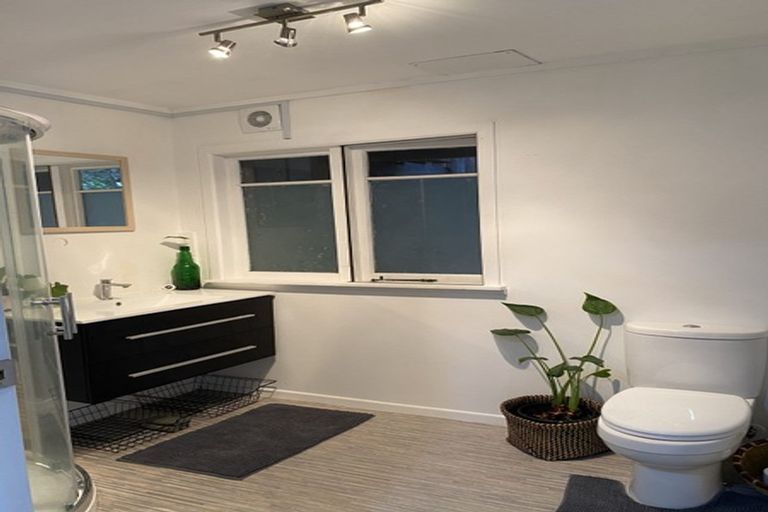 Photo of property in 1/19 Pemberton Avenue, Bayview, Auckland, 0629