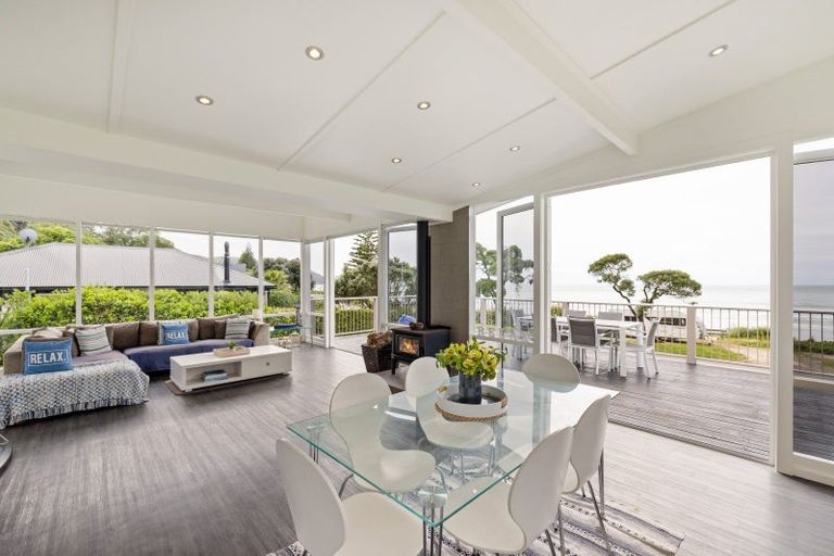 Photo of property in 16 Cathedral Road, Gore Bay, Cheviot, 7383