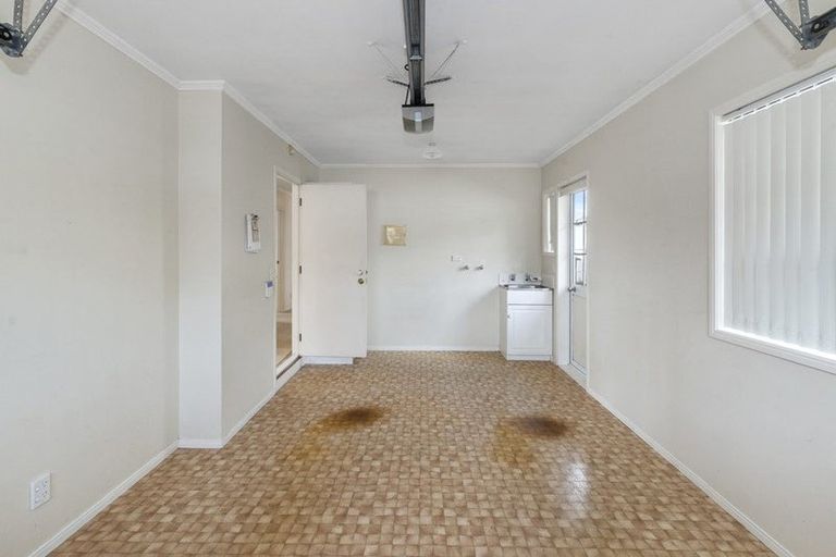 Photo of property in 33 White Heron Drive, Massey, Auckland, 0614